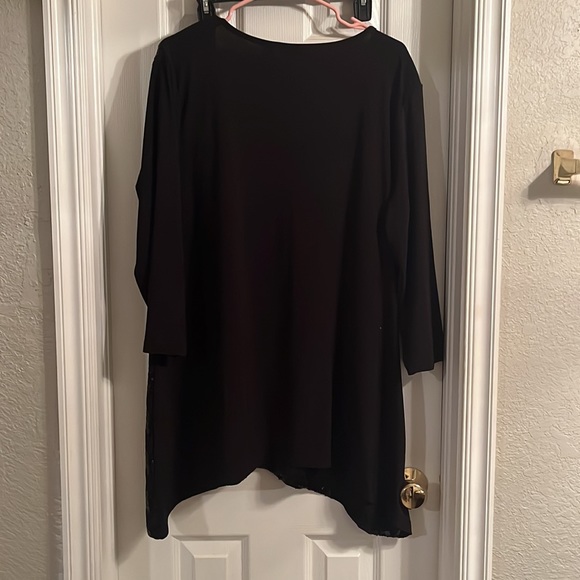 Beautiful tunic top - Picture 3 of 3